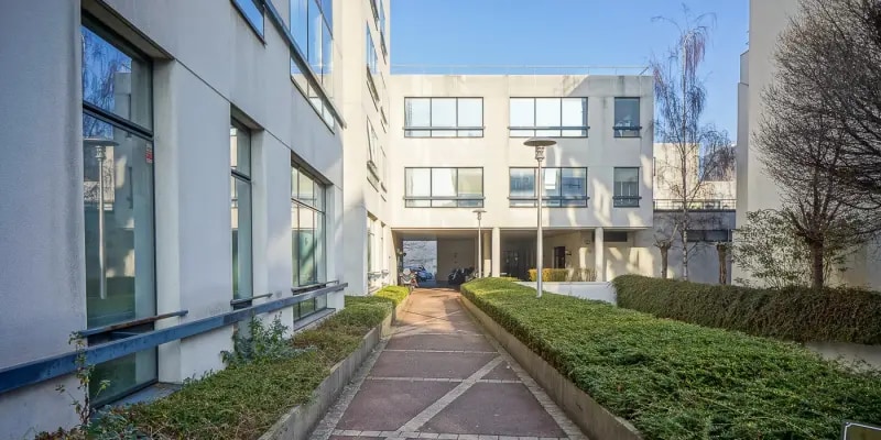 155 Rue Du Docteur Bauer, Saint-Ouen-sur-Seine to rent - Building Photo - Image 2 of 3