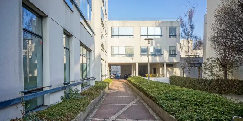 155 Rue Du Docteur Bauer, Saint-Ouen-sur-Seine to rent - Building Photo - Image 3 of 4