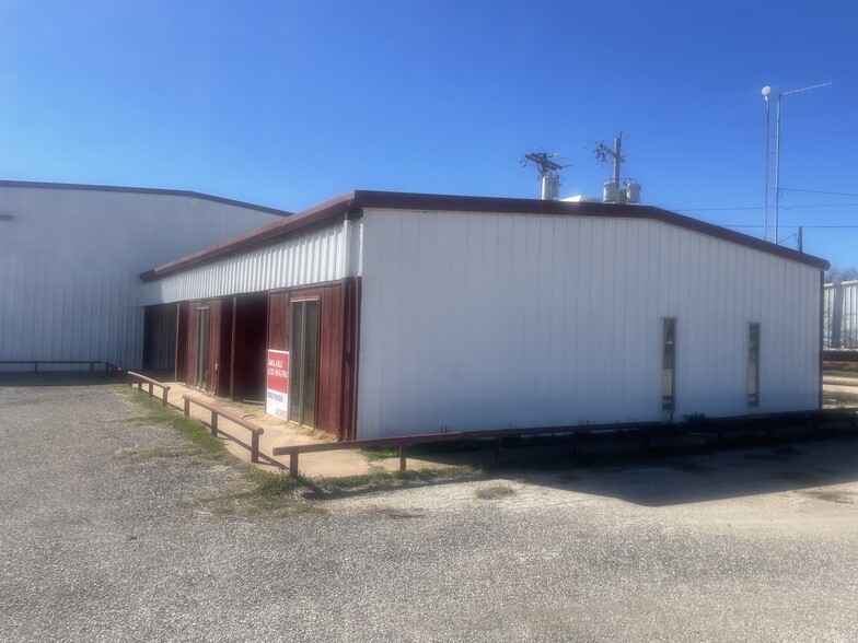 907 W Dale St, Winters, TX for sale - Primary Photo - Image 1 of 1