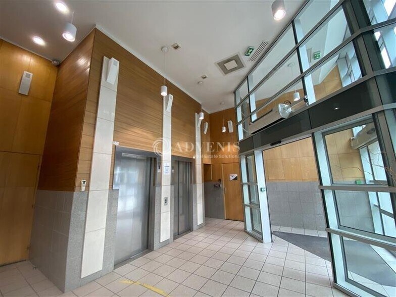 30 Avenue Carnot, Massy to rent - Lobby - Image 2 of 11