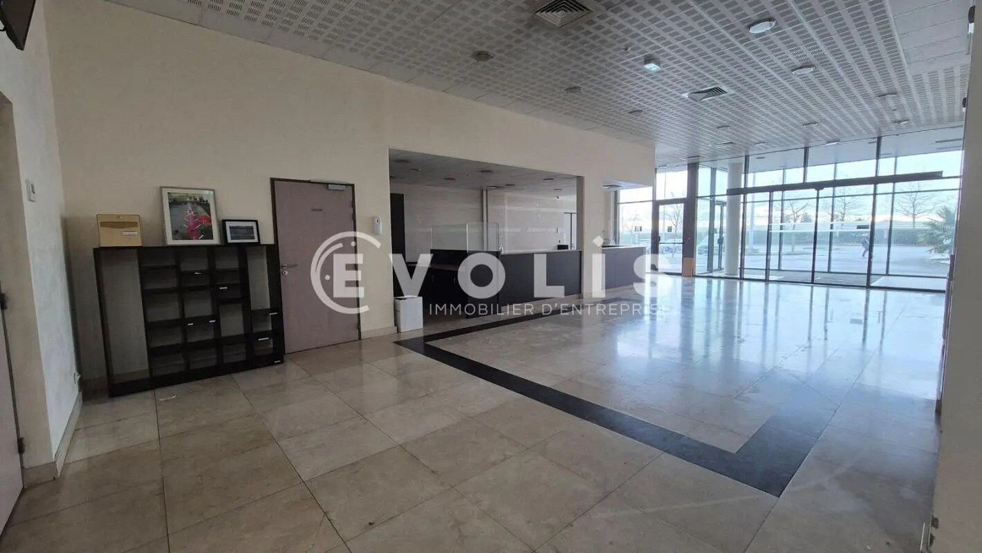 Light Industrial in Villiers-sur-Marne to rent Building Photo- Image 1 of 22