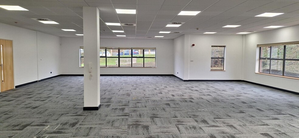 Pynes Hl, Exeter to rent - Interior Photo - Image 2 of 3