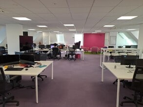 Parkway, Welwyn Garden City to rent Interior Photo- Image 2 of 6