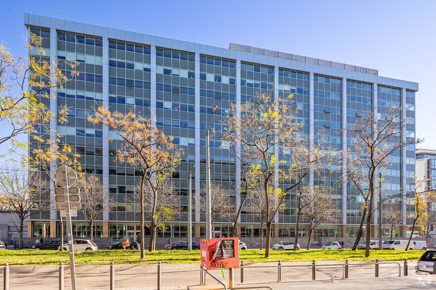 Office in Marseille to rent - Building Photo - Image 3 of 4