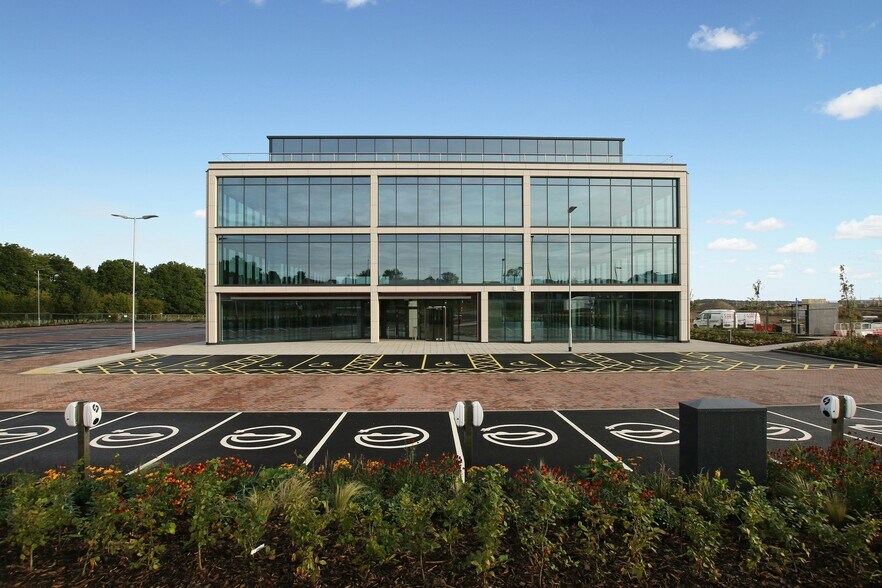 Park Approach, Leeds to rent - Building Photo - Image 2 of 6