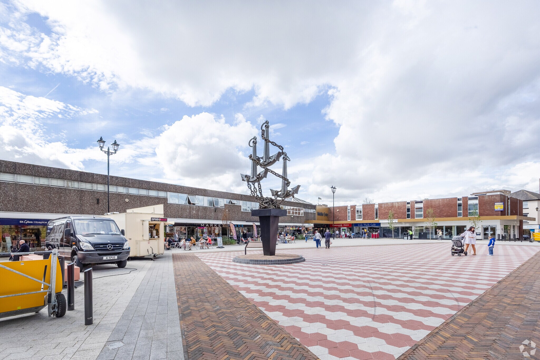 Market Pl, Tamworth to rent Building Photo- Image 1 of 5