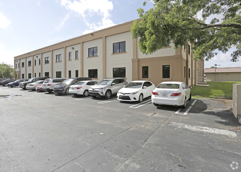 10631 N Kendall Dr, Miami, FL for rent - Building Photo - Image 3 of 4