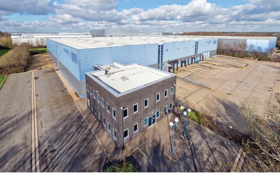 104 Wellington Pky, Lutterworth to rent - Building Photo - Image 2 of 2