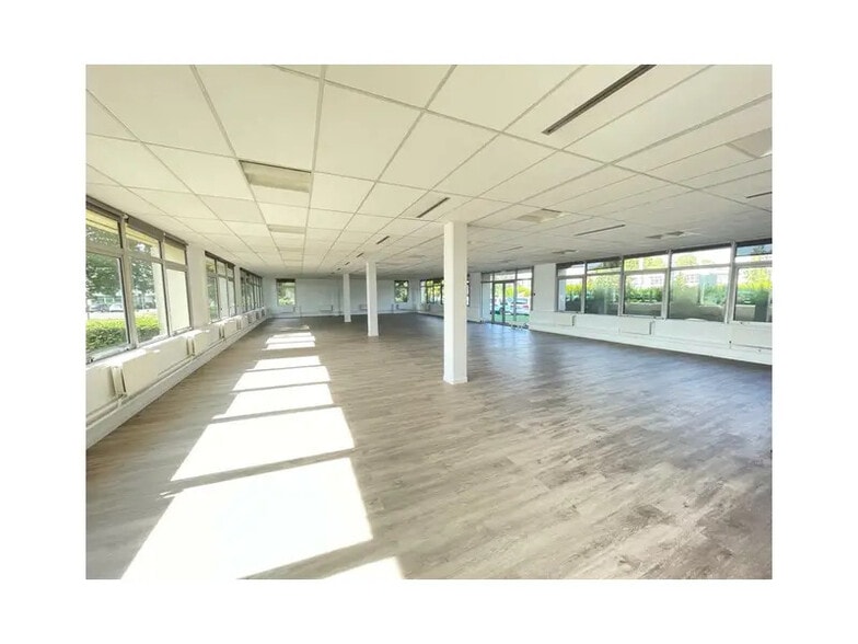Office in Roissy-en-France to rent - Interior Photo - Image 3 of 6