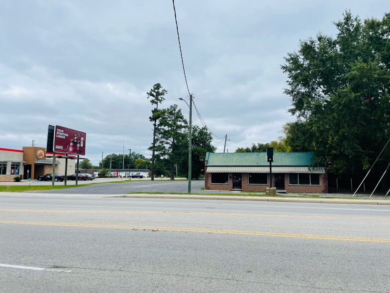 117 Highway 15-401 Byp E, Bennettsville, SC for sale - Building Photo - Image 1 of 5