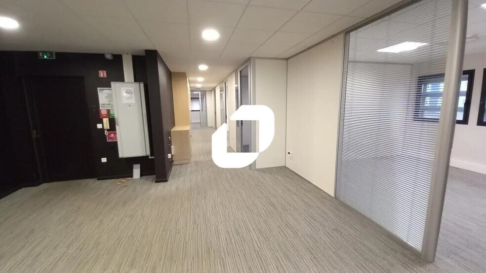 Office in Loos to rent - Interior Photo - Image 1 of 5