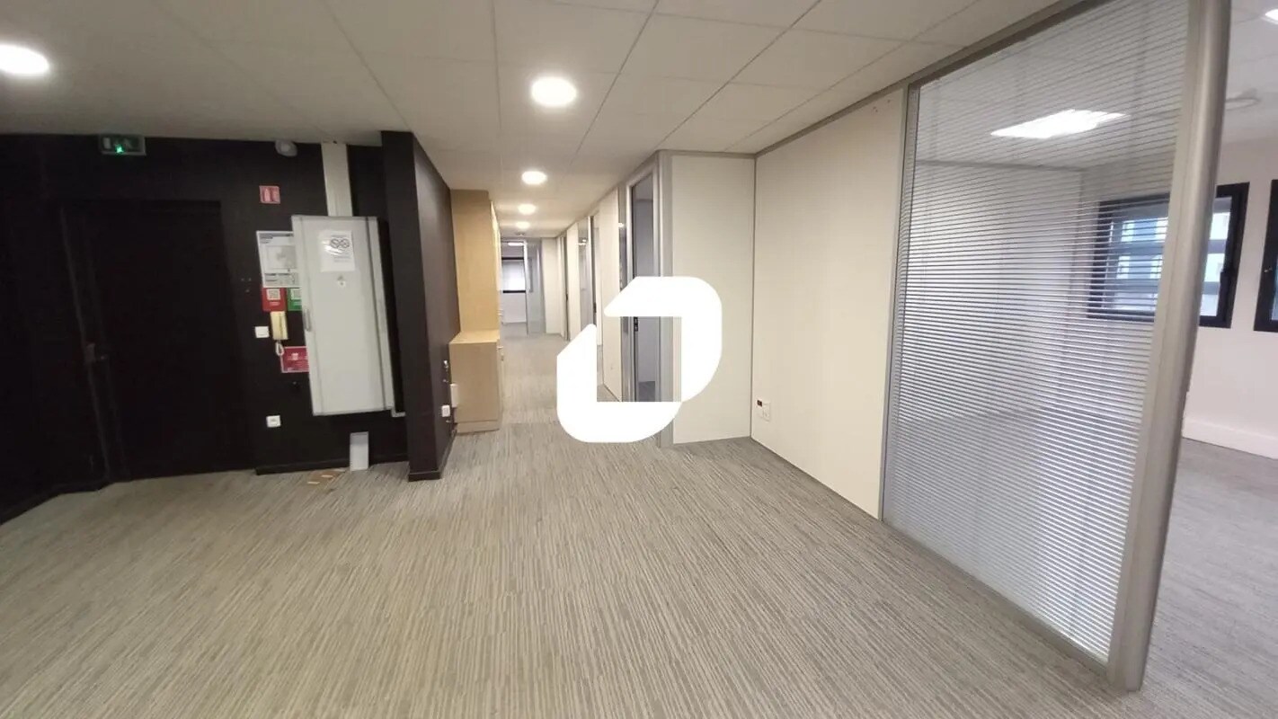 Office in Loos to rent Interior Photo- Image 1 of 6