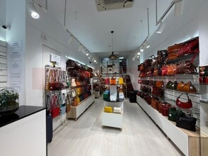 Retail in Barcelona, Barcelona to rent Interior Photo- Image 1 of 8