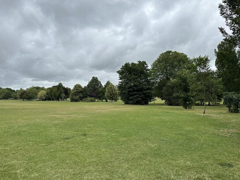 169 Preston Rd, Brighton to rent - Building Photo - Image 2 of 15