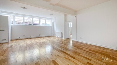 15-16 Pembroke Mews, London to rent Interior Photo- Image 1 of 5