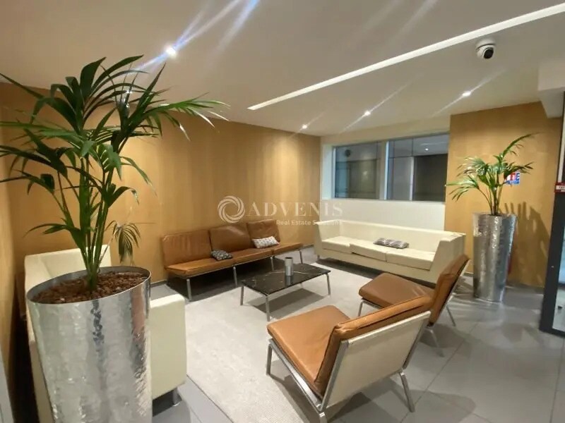 Office in Boulogne-Billancourt to rent Lobby- Image 1 of 10