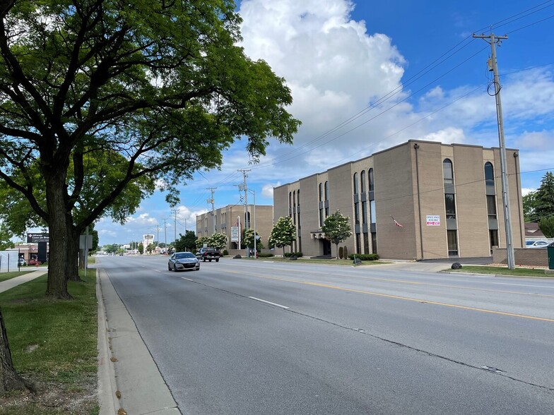 4550 W 103rd St, Oak Lawn, IL for rent - Building Photo - Image 1 of 4