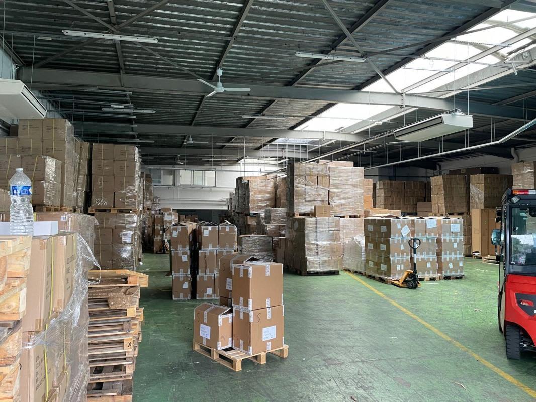 Industrial in Montreuil to rent Interior Photo- Image 1 of 11