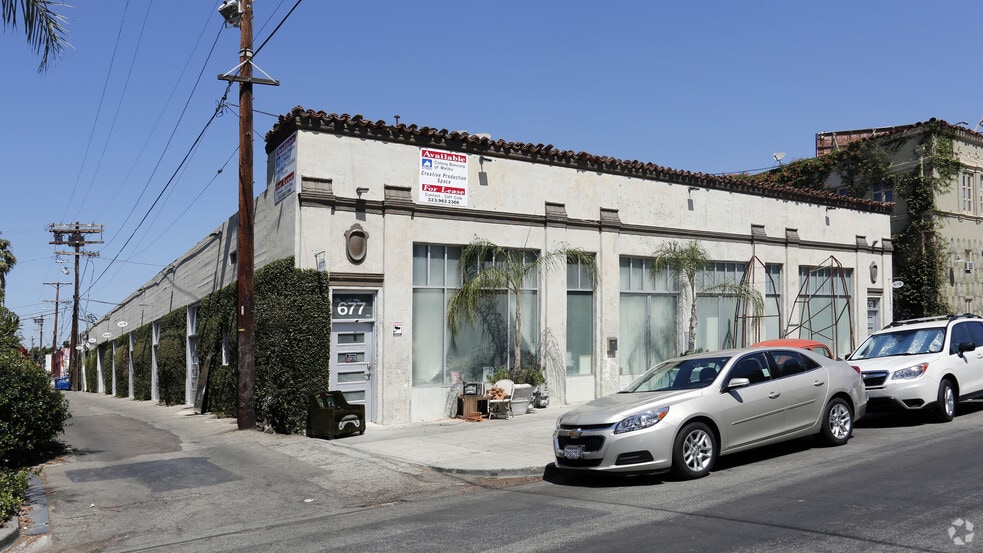 663-677 N Berendo St, Los Angeles, CA for rent - Primary Photo - Image 1 of 19