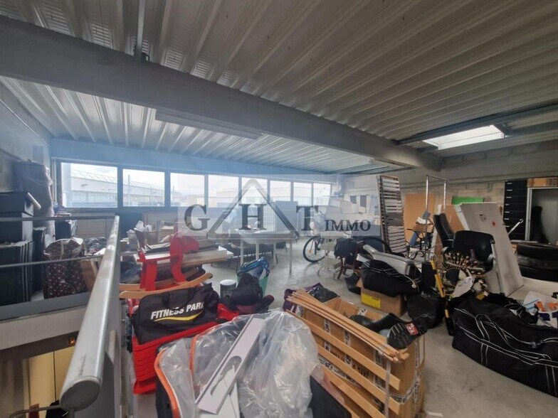 Industrial in Stains for sale - Interior Photo - Image 2 of 13
