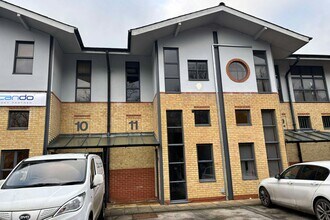 Eelmoor Rd, Farnborough to rent Building Photo- Image 1 of 5