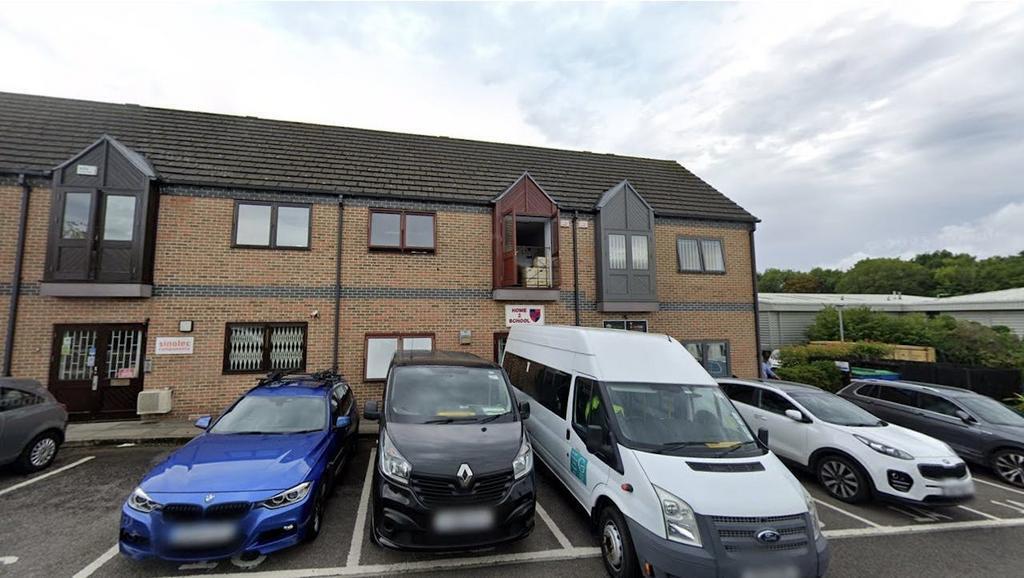 Merrow Ln, Guildford to rent Primary Photo- Image 1 of 3