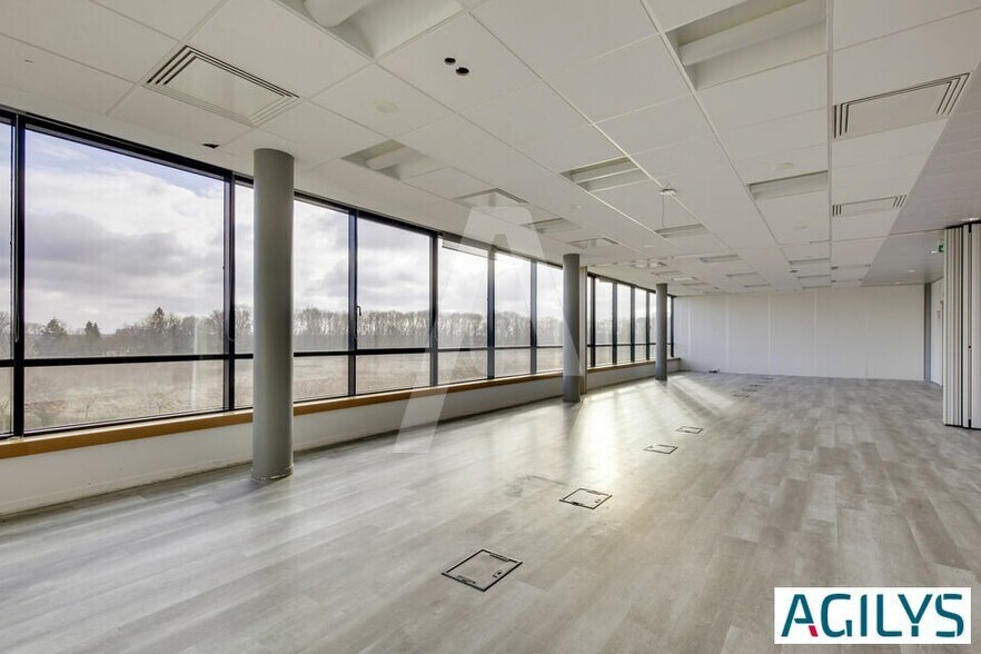 Route De L'orme, Saclay to rent - Interior Photo - Image 3 of 12