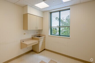 1445 N Hunt Club Rd, Gurnee, IL to rent Interior Photo- Image 2 of 2