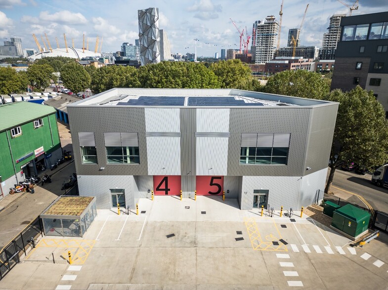 Peterboat Close, London for rent - Building Photo - Image 3 of 9