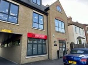 102-104 Queens Rd, Buckhurst Hill to rent Building Photo- Image 2 of 4