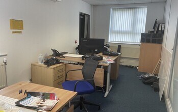 Hazell Dr, Newport to rent Interior Photo- Image 2 of 7