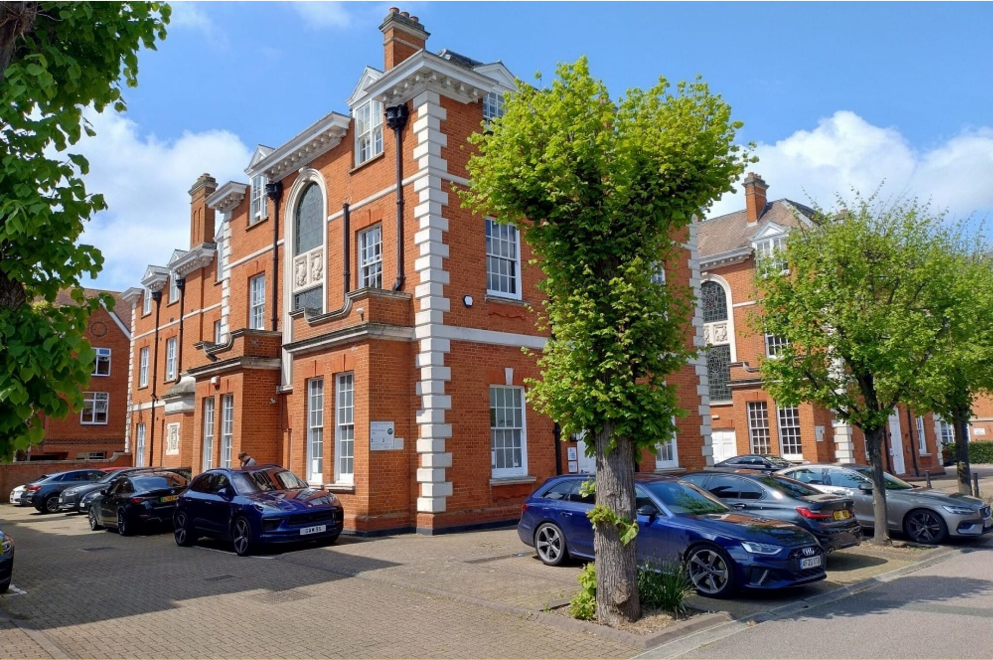 3 Bluecoats Ave, Hertford to rent Building Photo- Image 1 of 2