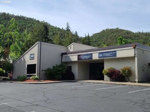 341 NW Medical Loop, Roseburg, OR for rent Building Photo- Image 1 of 3