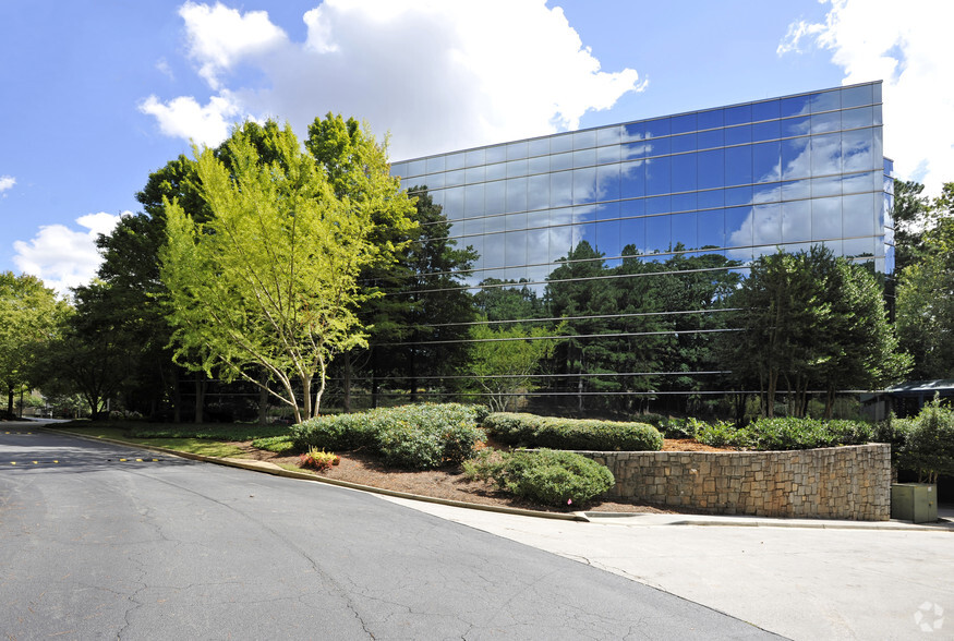 100 Ashford Ctr N, Atlanta, GA for rent - Primary Photo - Image 1 of 22