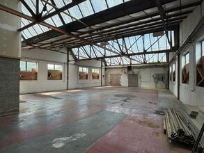 1-9 Station Rd, Horley to rent Interior Photo- Image 2 of 2