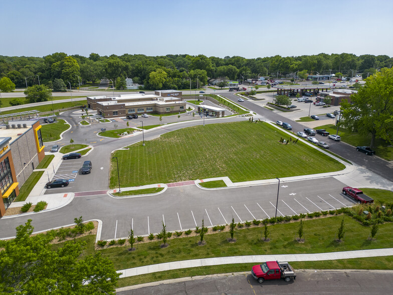 7240 Shawnee Mission Pky, Overland Park, KS for rent - Aerial - Image 3 of 3