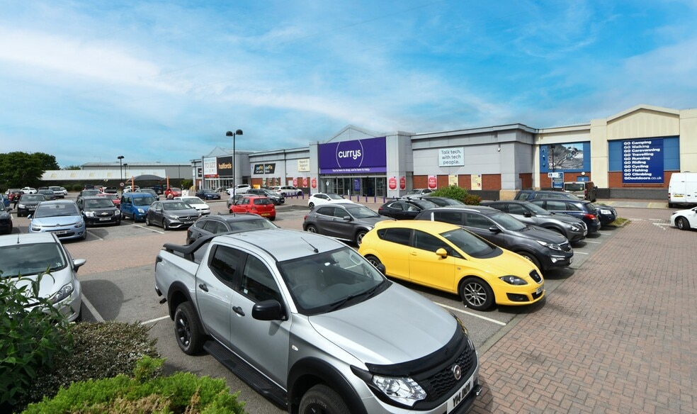 Clough Rd, Hull to rent - Building Photo - Image 3 of 5