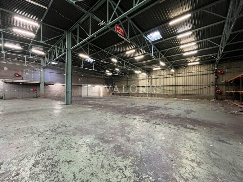 Industrial in Aubagne to rent - Building Photo - Image 2 of 9