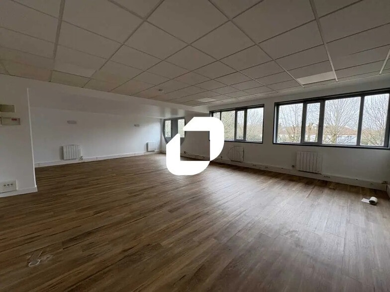 21 Rue Jacques Cartier, Voisins-le-Bretonneux to rent - Interior Photo - Image 3 of 14