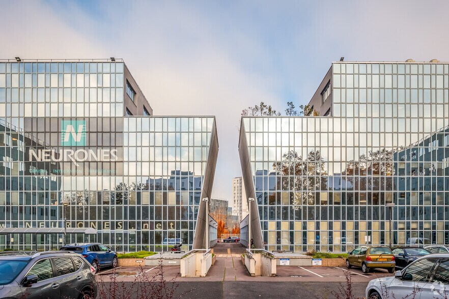 215 Avenue Georges Clemenceau, Nanterre to rent - Building Photo - Image 2 of 19