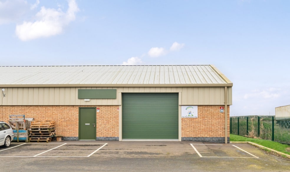 Kirk Rd, Branston to rent - Building Photo - Image 2 of 7