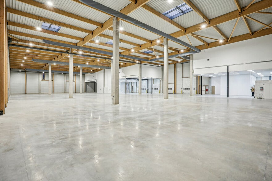 Light Industrial in Moissy-Cramayel to rent - Building Photo - Image 1 of 6