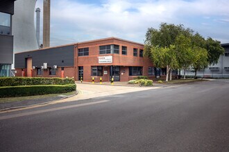 706-707 Stirling Rd, Slough to rent Building Photo- Image 2 of 2