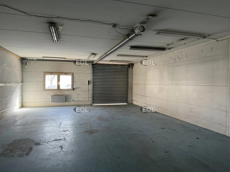 Light Industrial in Massy to rent - Interior Photo - Image 2 of 5