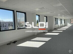 Office in Vénissieux to rent Interior Photo- Image 2 of 10