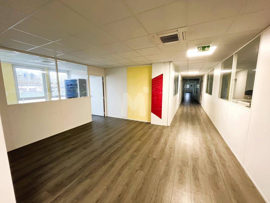 Office in Ris-Orangis to rent Interior Photo- Image 1 of 14