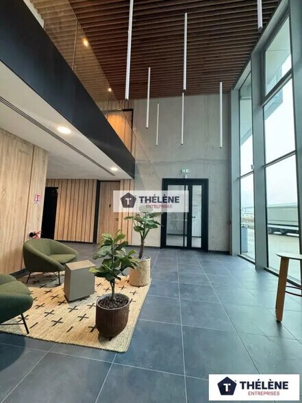 Office in Montpellier to rent - Lobby - Image 2 of 8