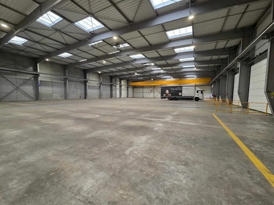 Light Industrial in Compans to rent Building Photo- Image 1 of 10