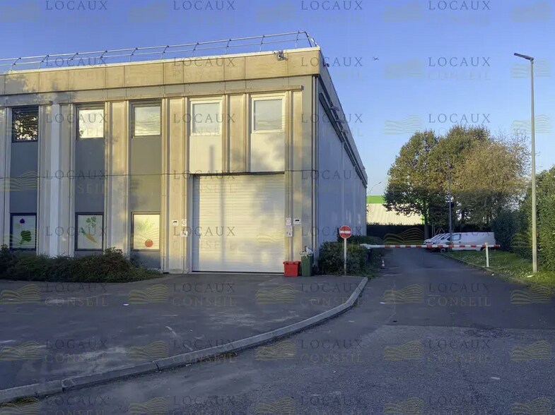 86 Avenue Louis Roche, Gennevilliers to rent - Building Photo - Image 2 of 2