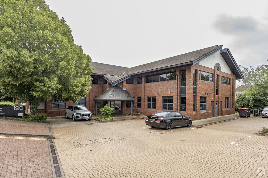 190 Aztec W, Almondsbury to rent - Primary Photo - Image 2 of 3